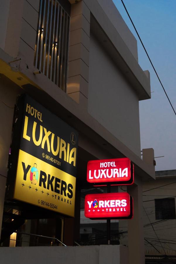 Hotel Luxuria Ludhijána Exteriér fotografie