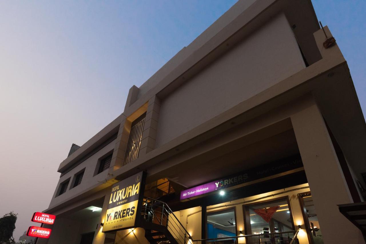 Hotel Luxuria Ludhijána Exteriér fotografie