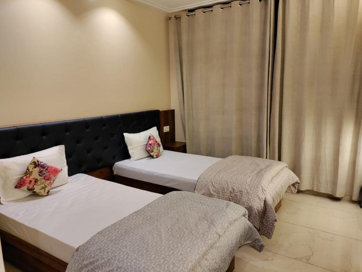 Hotel Luxuria Ludhijána Exteriér fotografie