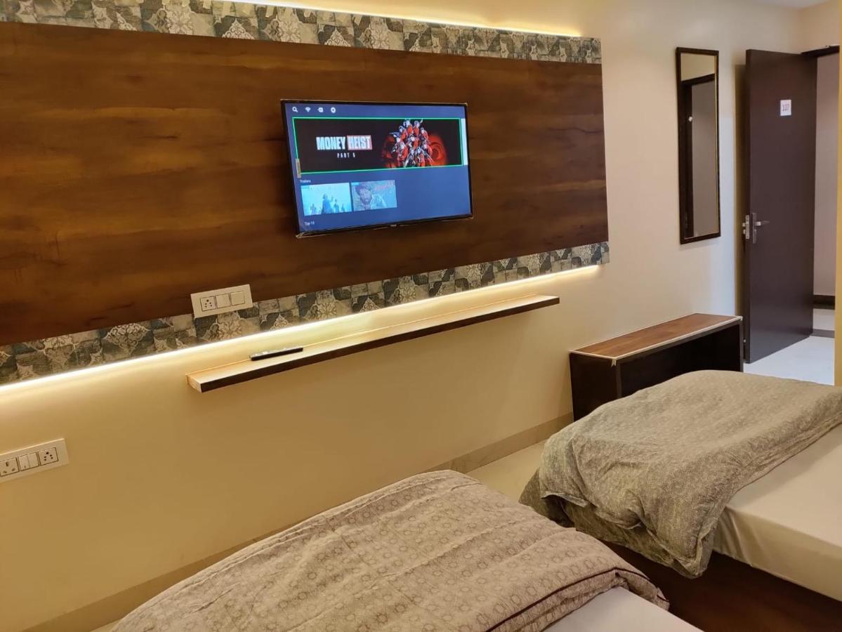 Hotel Luxuria Ludhijána Exteriér fotografie