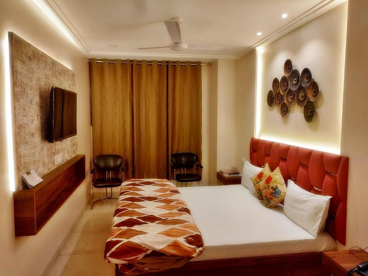 Hotel Luxuria Ludhijána Exteriér fotografie