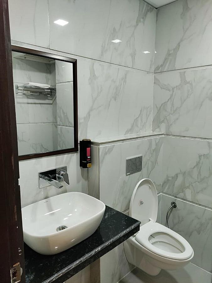 Hotel Luxuria Ludhijána Exteriér fotografie