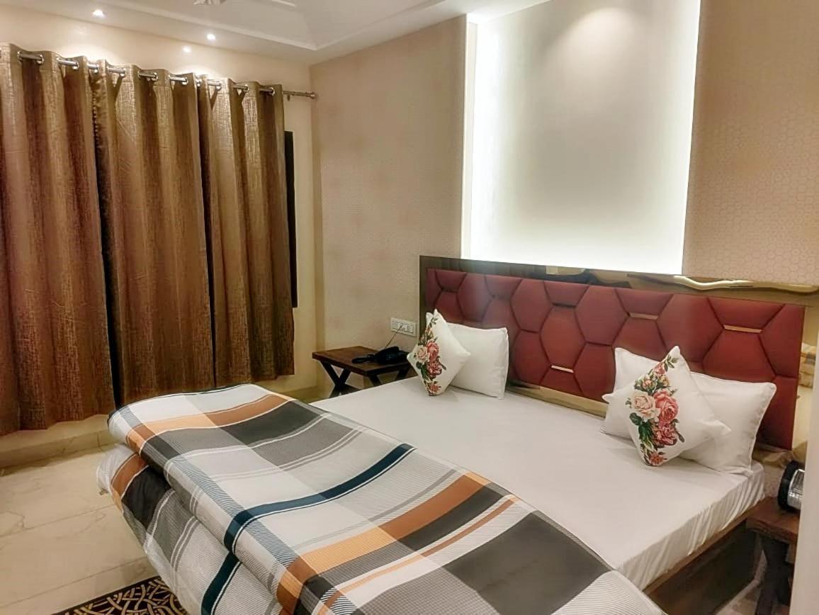 Hotel Luxuria Ludhijána Exteriér fotografie