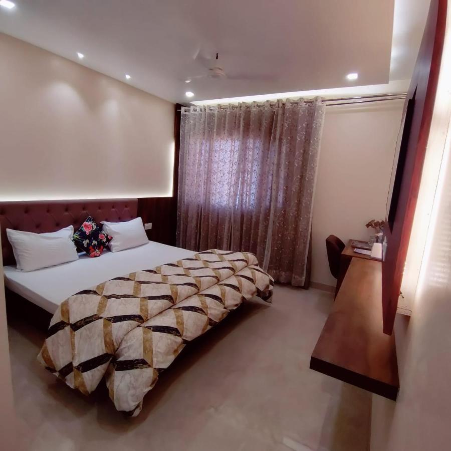 Hotel Luxuria Ludhijána Exteriér fotografie