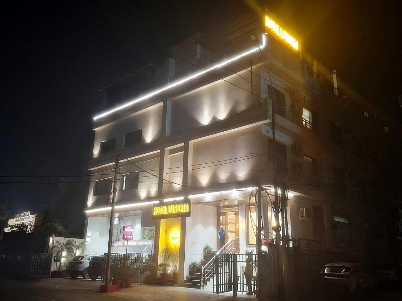 Hotel Luxuria Ludhijána Exteriér fotografie