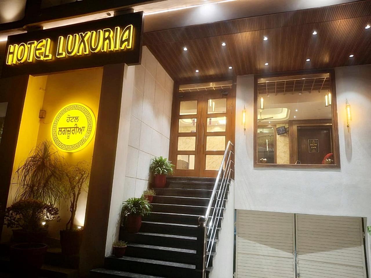 Hotel Luxuria Ludhijána Exteriér fotografie